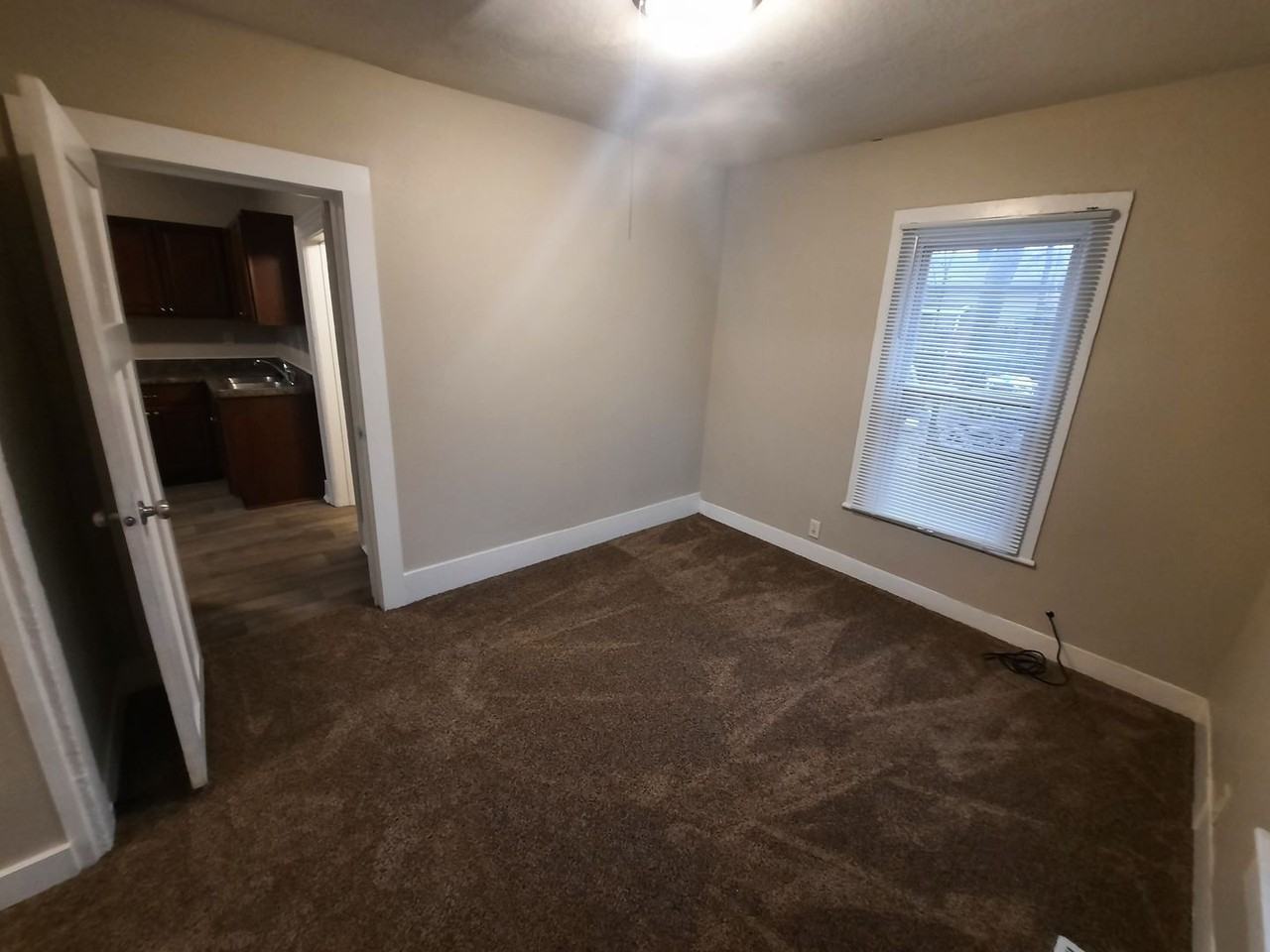 1015 E 9th St - Photo 3 of 41