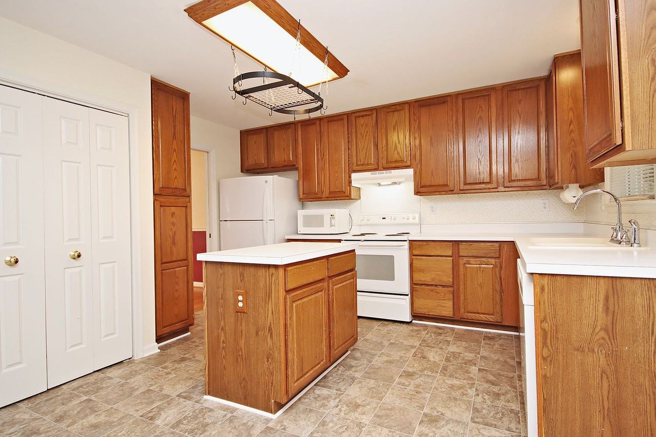 1222 Raintree Dr - Photo 5 of 19