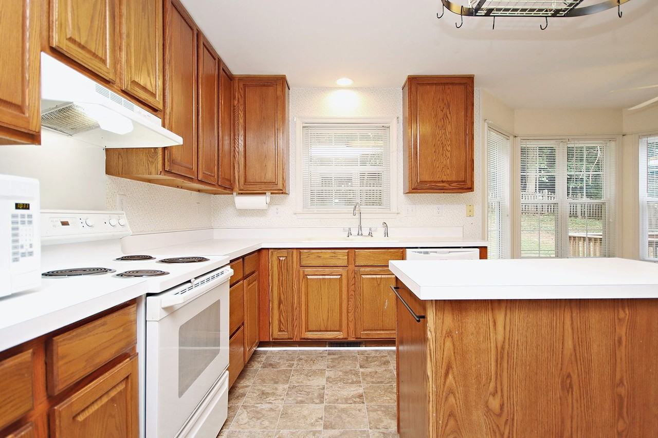 1222 Raintree Dr - Photo 6 of 19