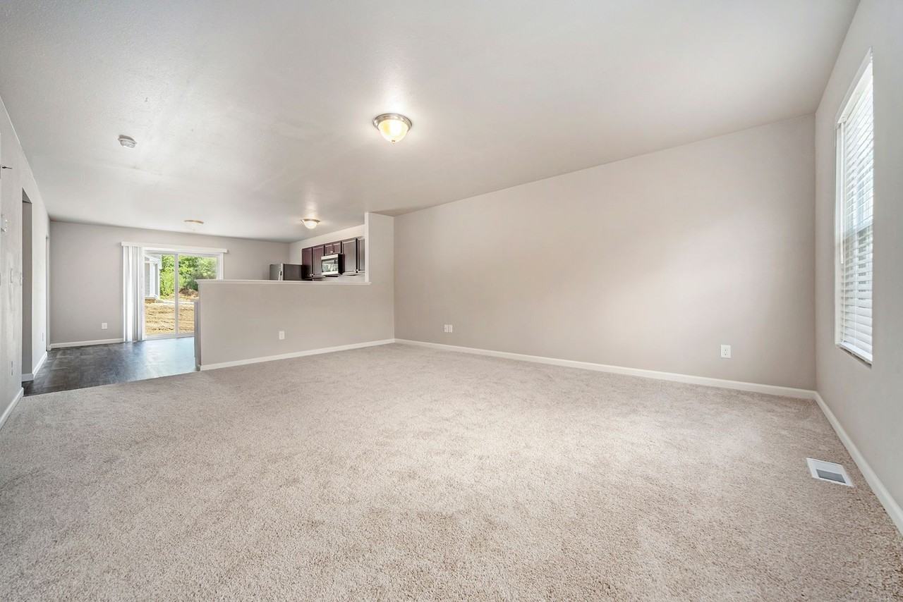 6723 Lutz Dr - Photo 4 of 17
