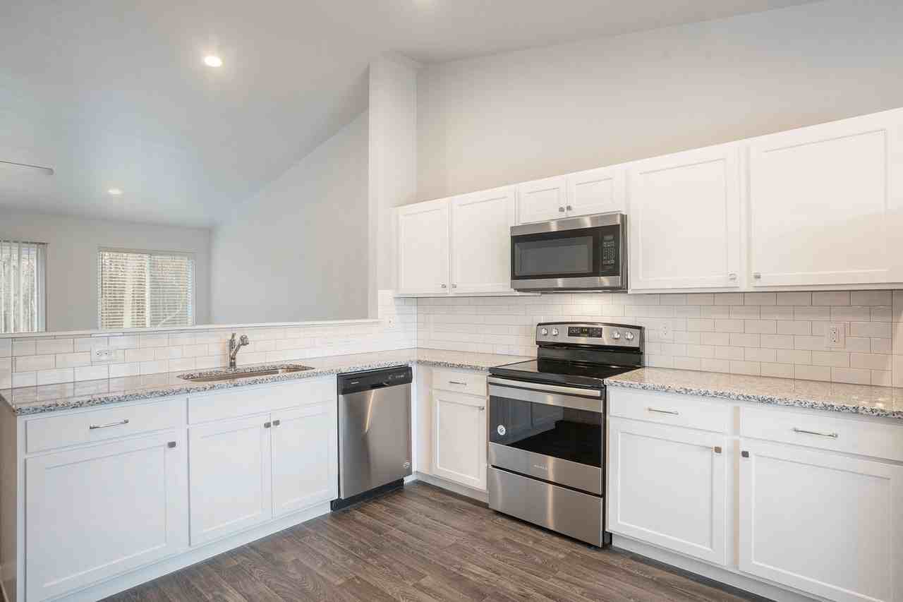 526 Oak View Dr - Photo 3 of 25