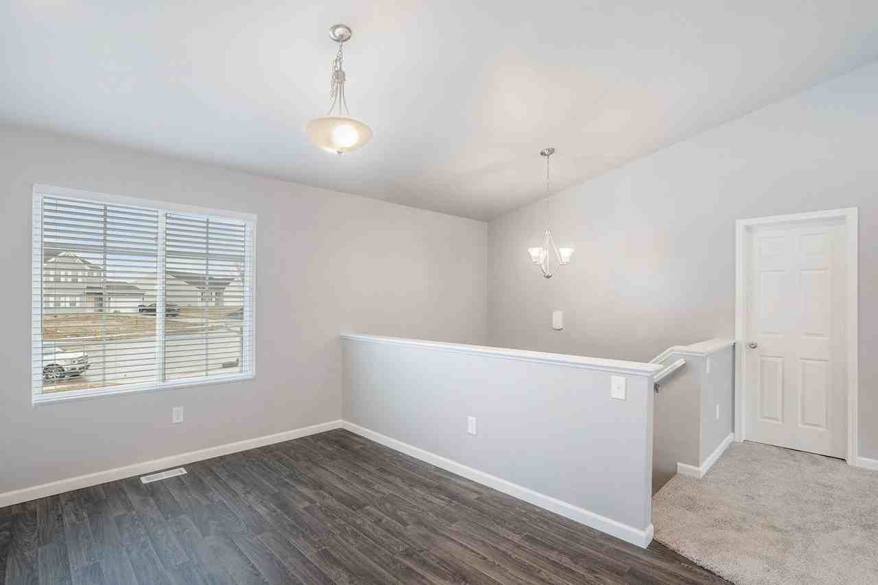 526 Oak View Dr - Photo 6 of 25
