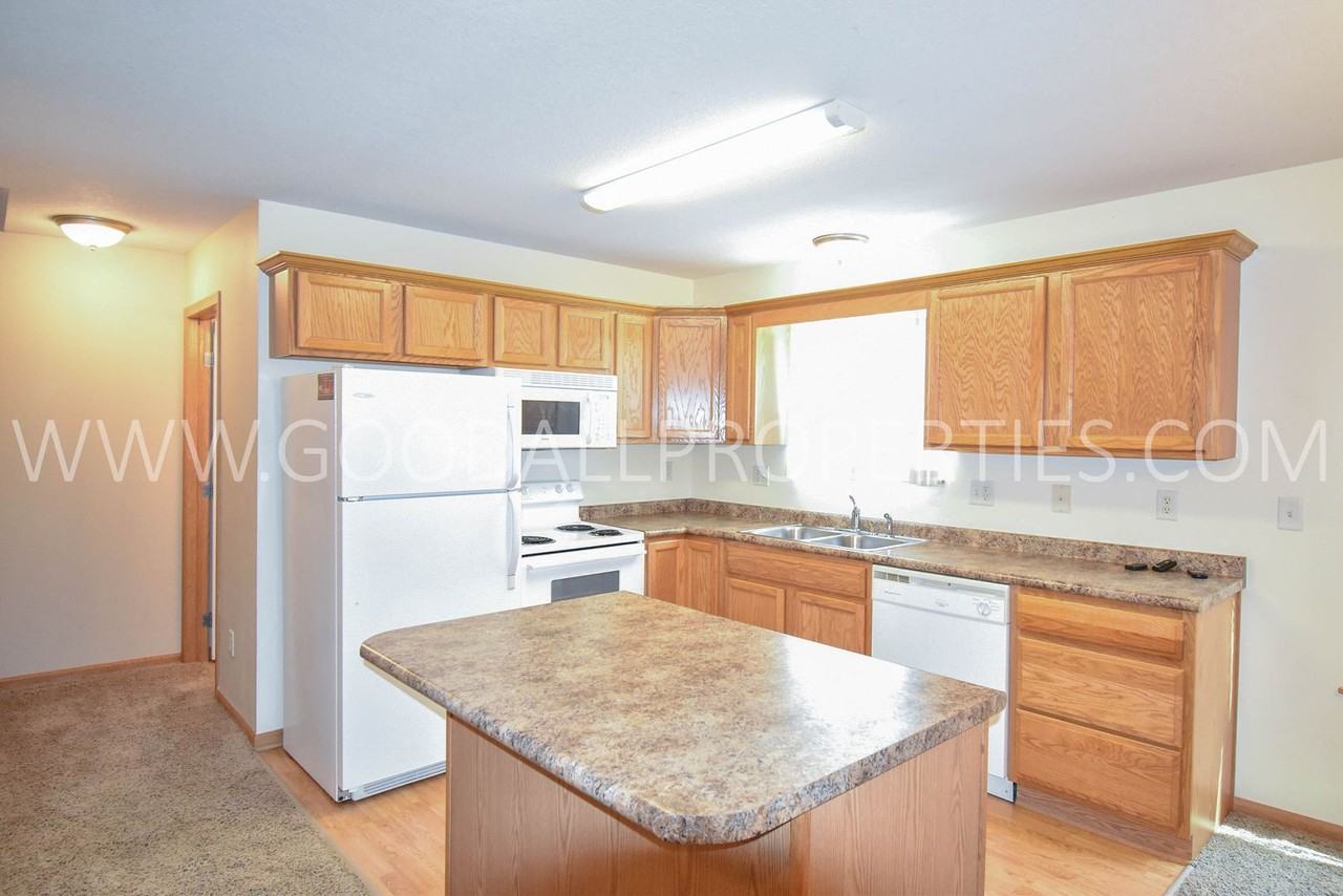 15229 Alpine Dr - Photo 7 of 18