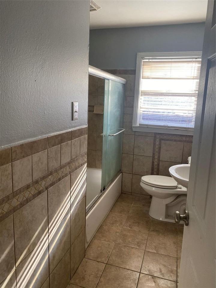 503 Melrose St - Photo 2 of 6