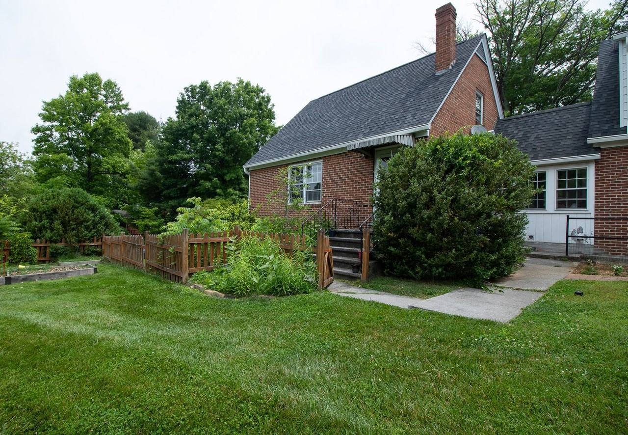 600 Airport Rd - Photo 2 of 7