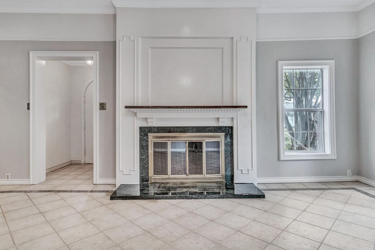 112 Cloverleaf Ave - Photo 2 of 38