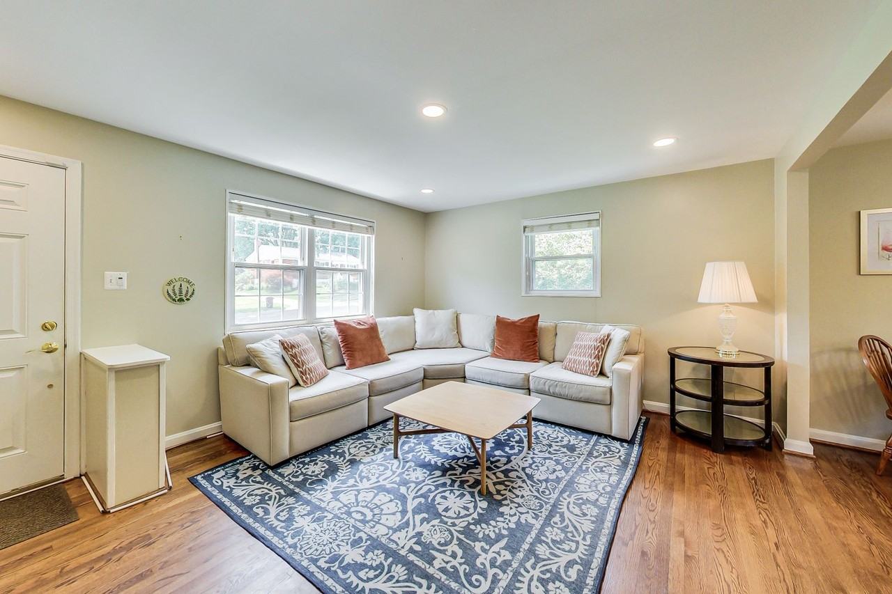 4715 Oxbow Rd - Photo 3 of 35