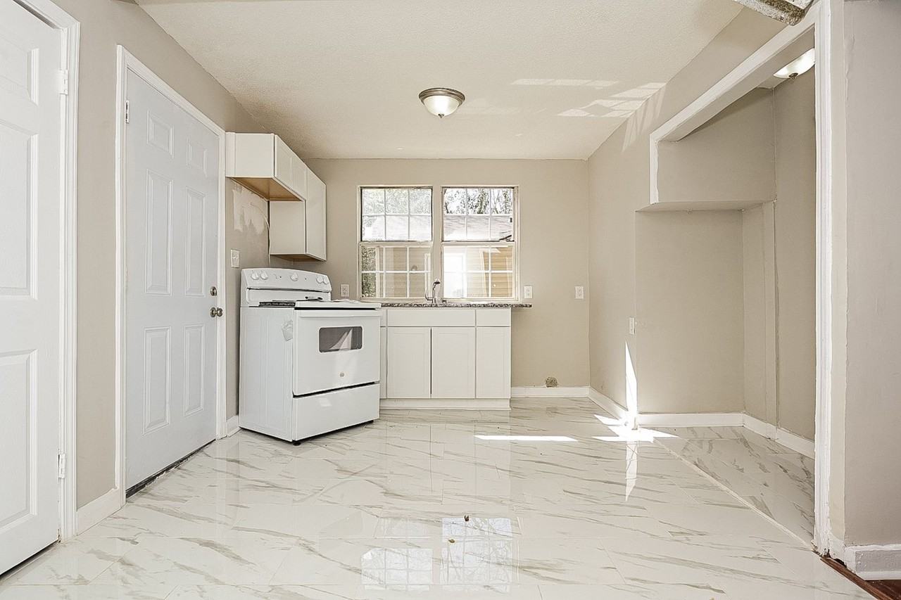 928 Ray St - Photo 6 of 17