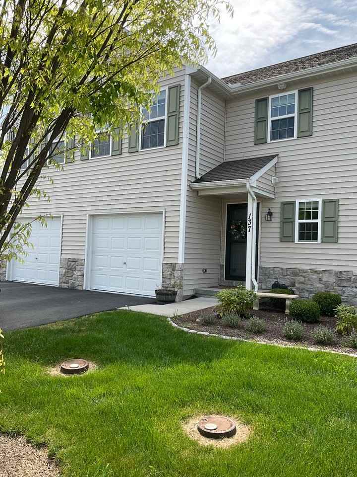 137 N Village Cir - Photo 2 of 30