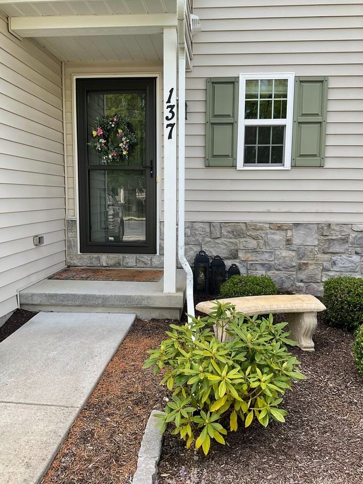 137 N Village Cir - Photo 3 of 30