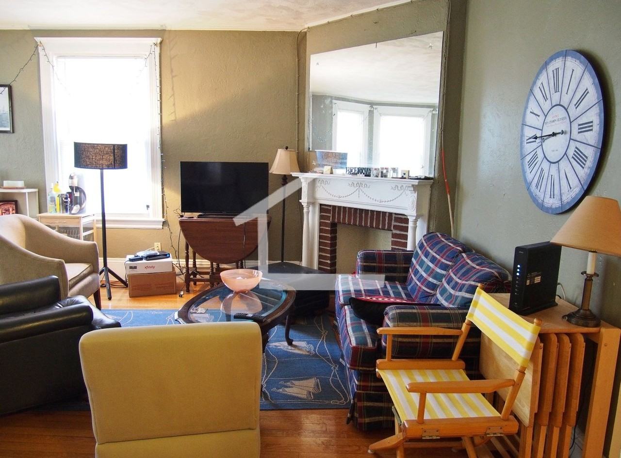 140 Strathmore Rd - Photo 3 of 14