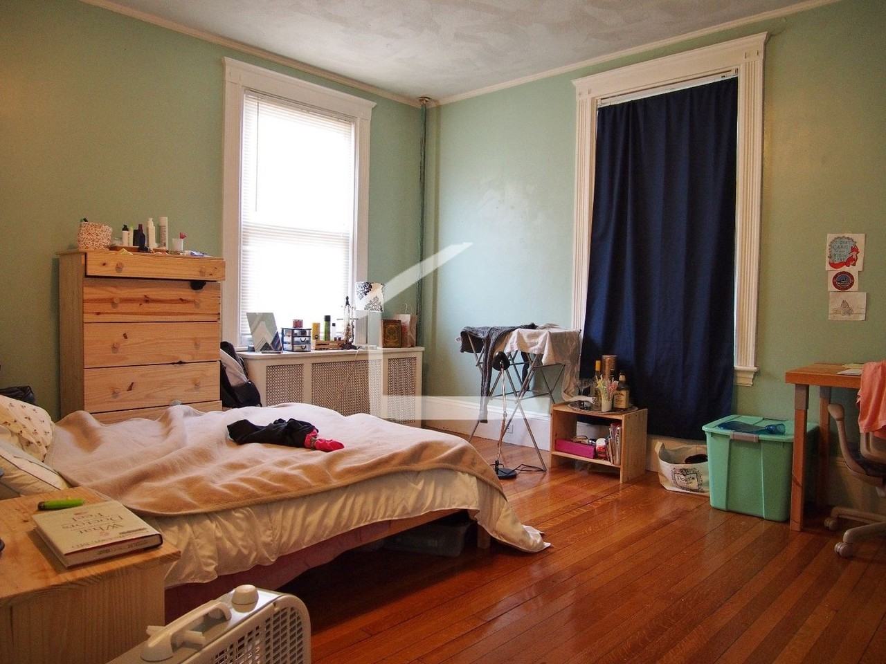 140 Strathmore Rd - Photo 6 of 14