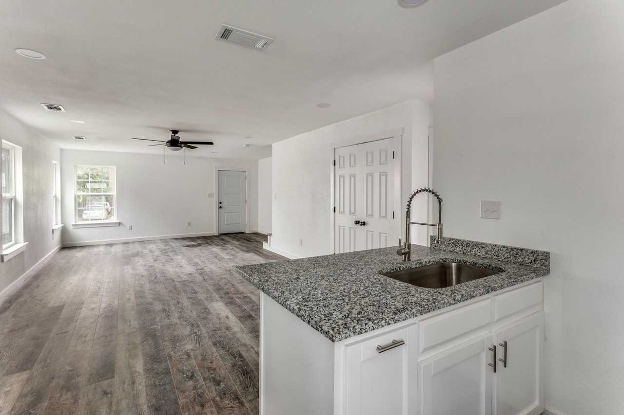 3301 8th Ave - Photo 3 of 10