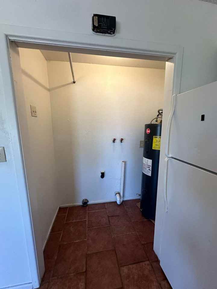1300 E 11th St - Photo 7 of 12