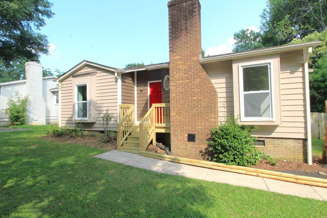 3032 Chenango Dr - Photo 2 of 24