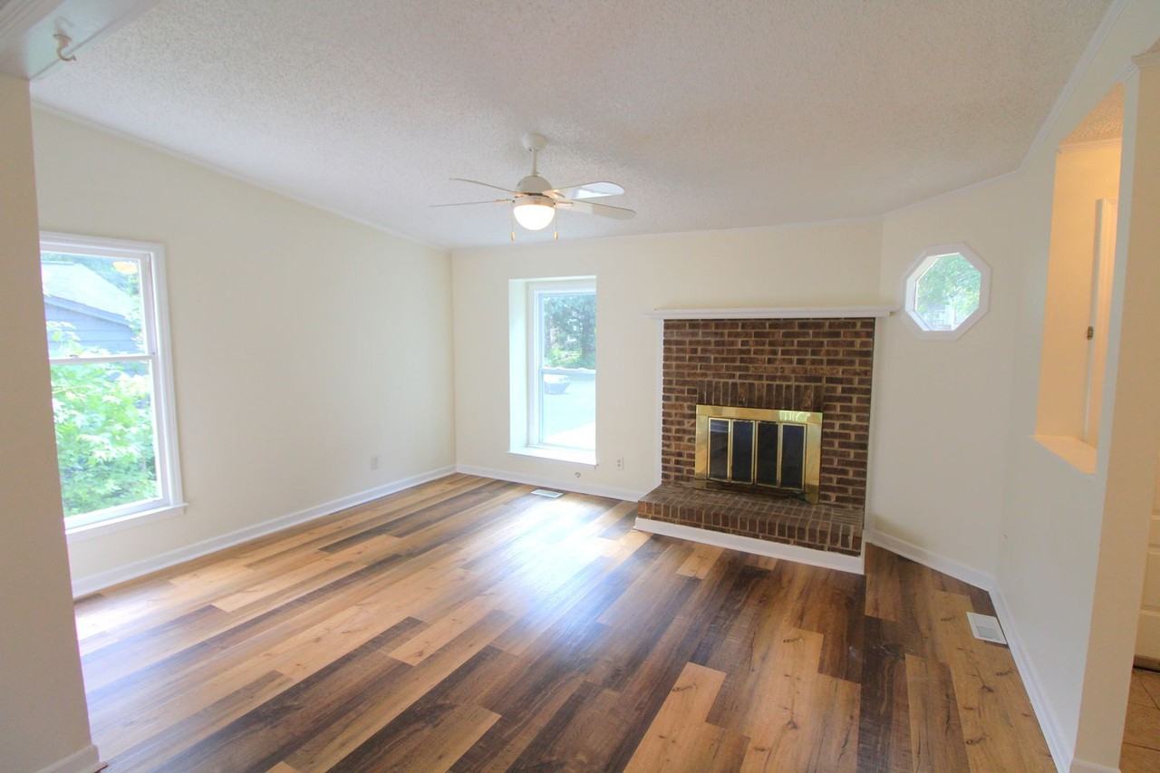 3032 Chenango Dr - Photo 5 of 24
