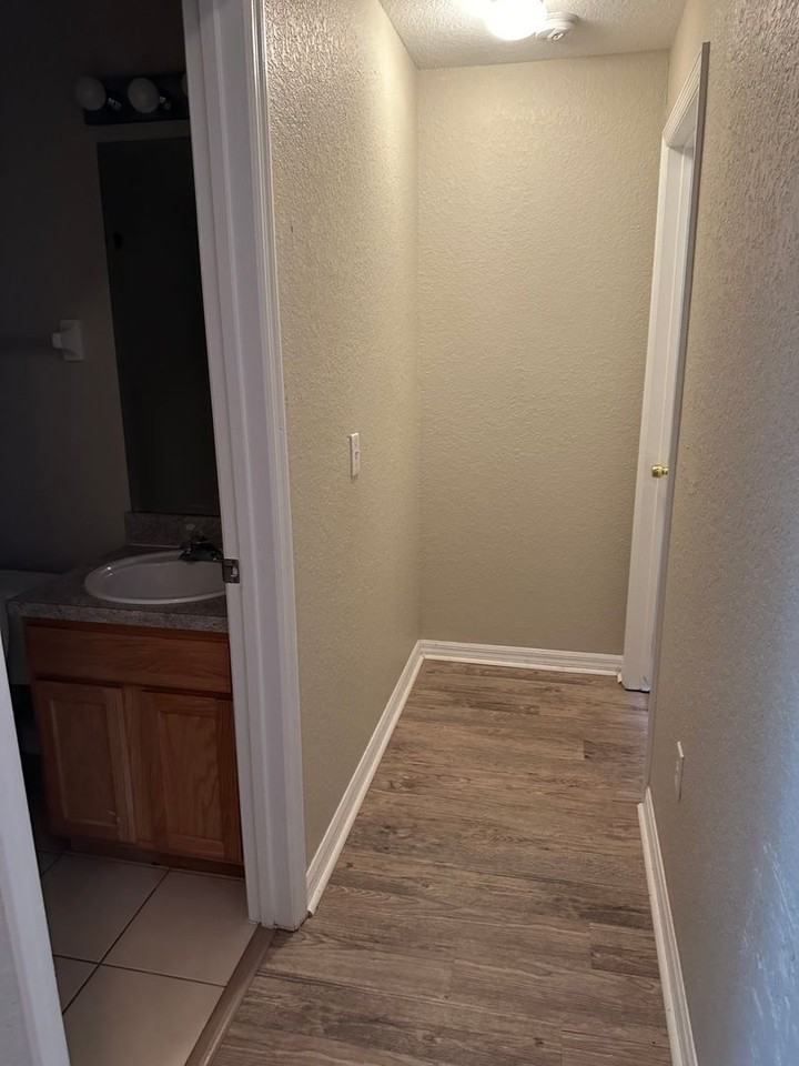 202 Reserve Drive - Photo 7 of 8