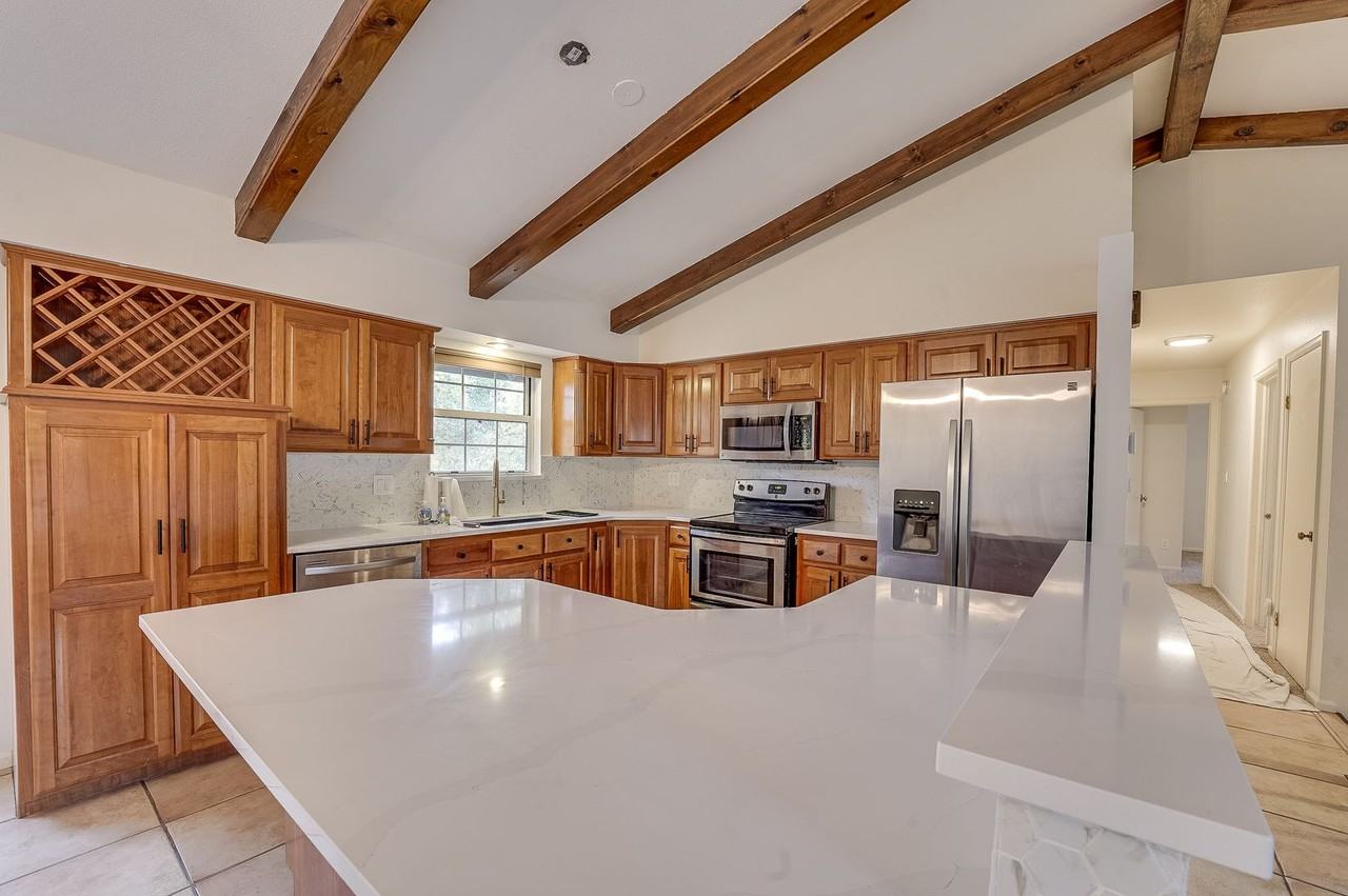 3242 Silverwood Dr - Photo 4 of 41