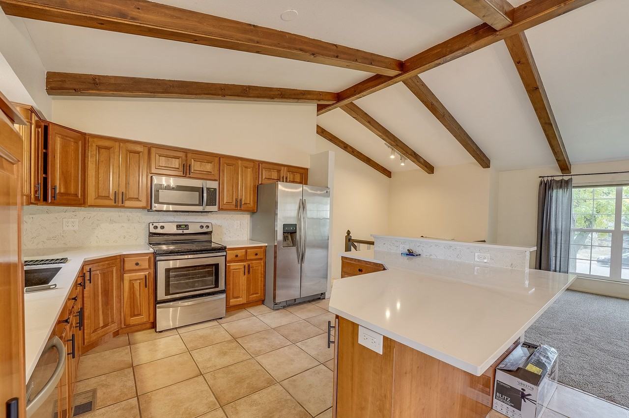 3242 Silverwood Dr - Photo 6 of 41