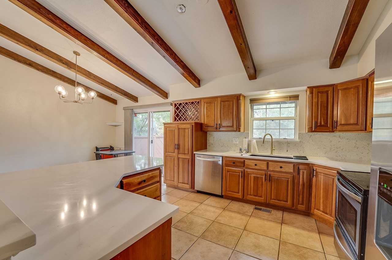 3242 Silverwood Dr - Photo 7 of 41