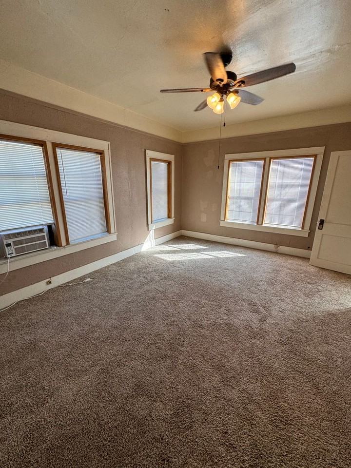 6017 N Atkinson Ave - Photo 2 of 11