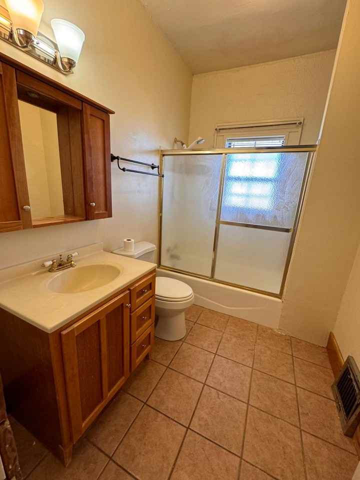 6017 N Atkinson Ave - Photo 3 of 11