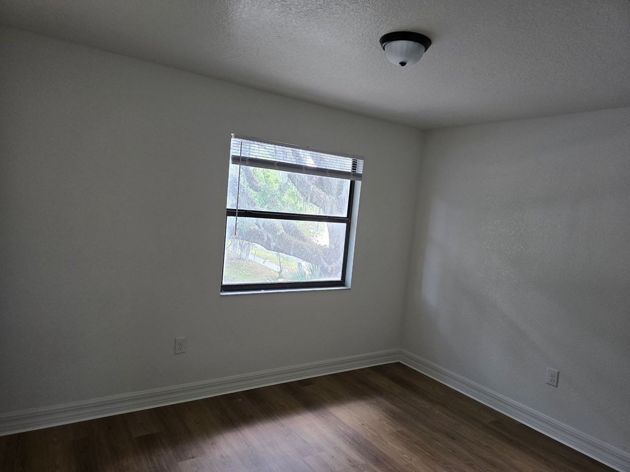 1408 S Collins St - Photo 2 of 7