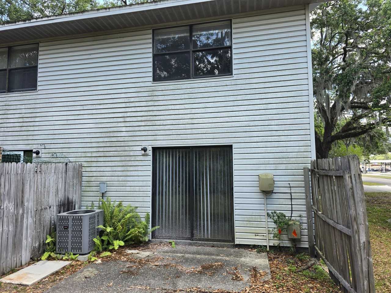 1408 S Collins St - Photo 3 of 7