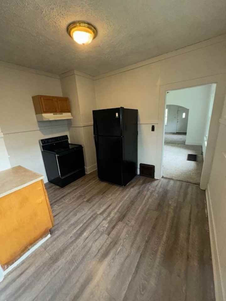 1502 E Indiana St - Photo 4 of 11