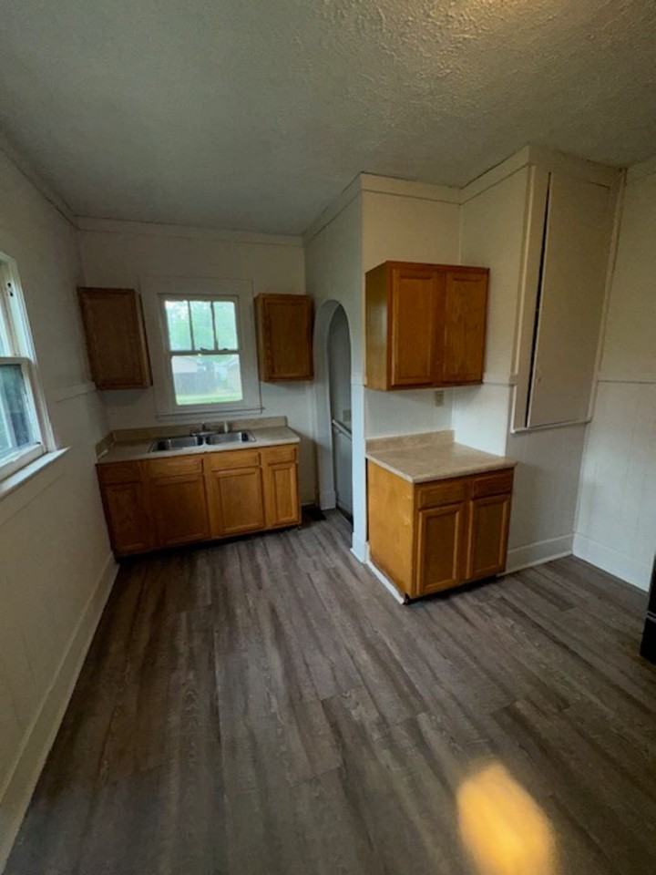 1502 E Indiana St - Photo 5 of 11