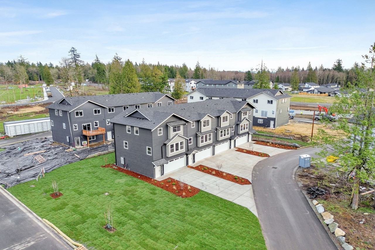 2727 Oleander - Photo 2 of 40