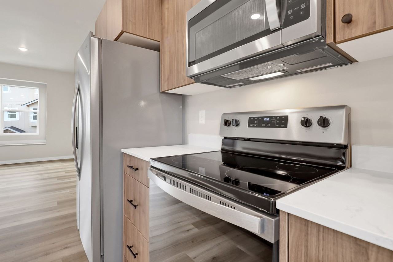 2727 Oleander - Photo 5 of 40