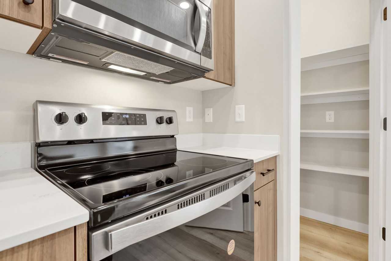 2727 Oleander - Photo 4 of 40