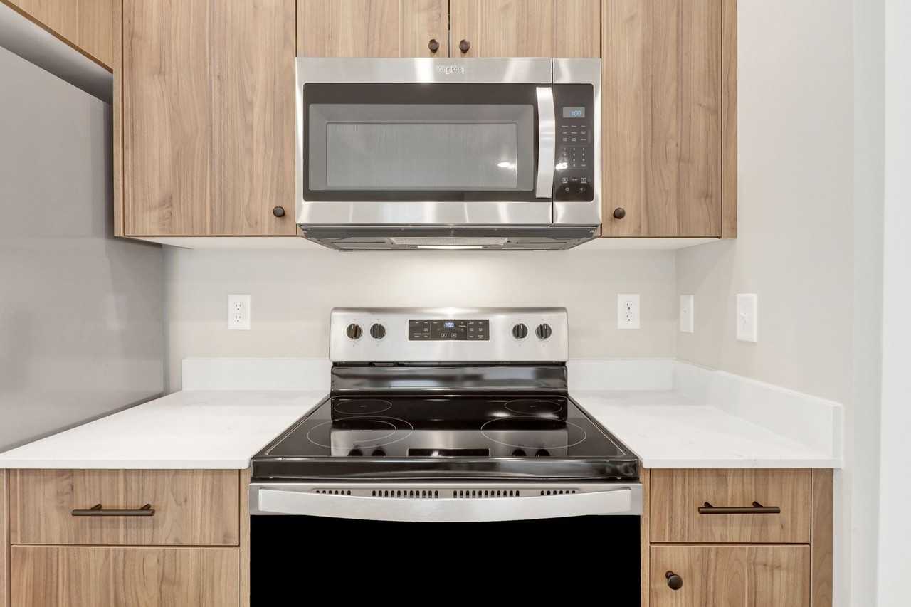 2727 Oleander - Photo 3 of 40