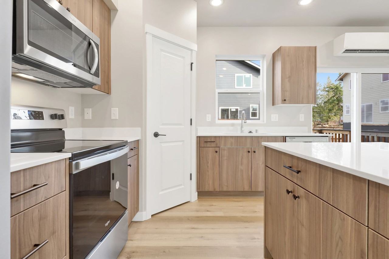 2727 Oleander - Photo 6 of 40