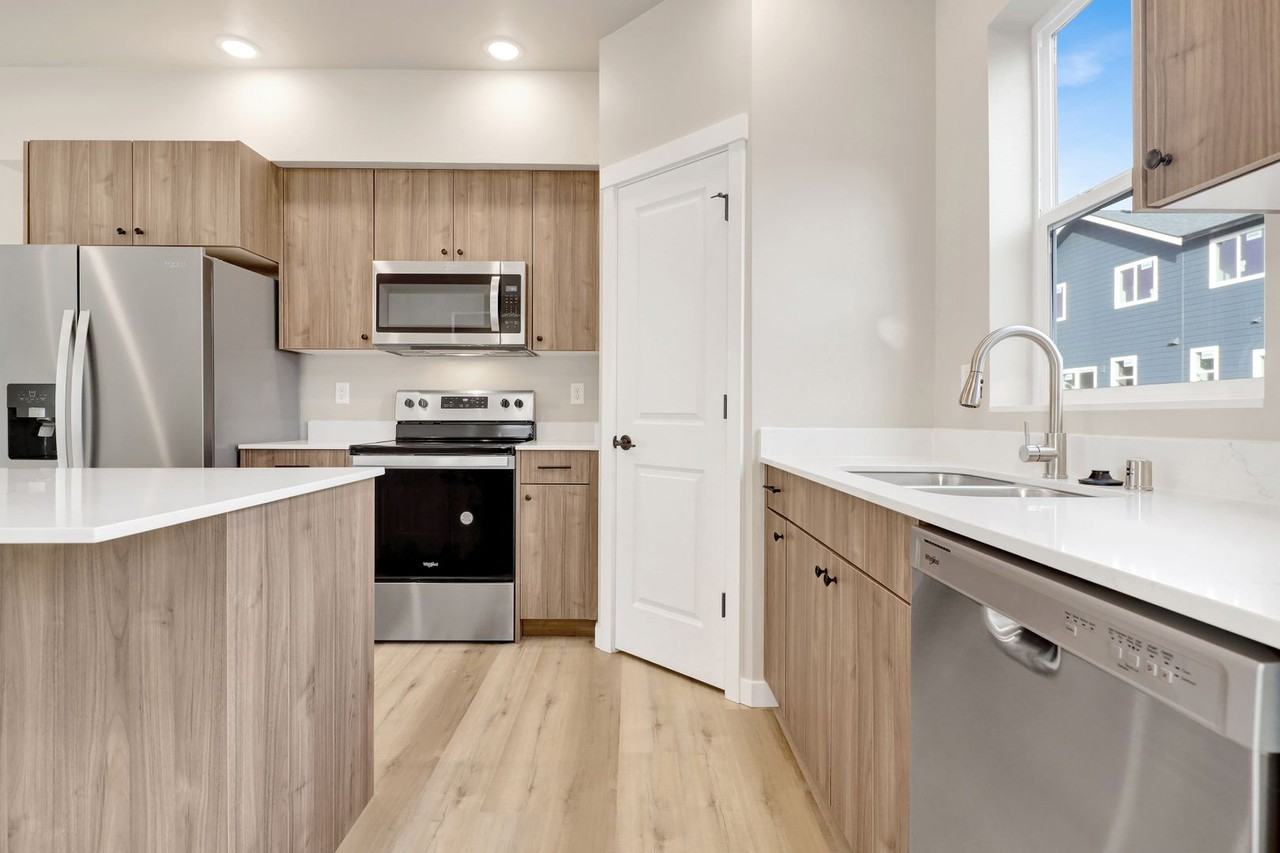 2727 Oleander - Photo 7 of 40