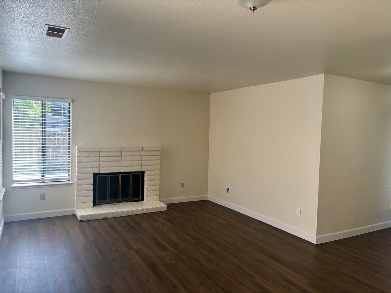 9 Julia Ave - Photo 2 of 14