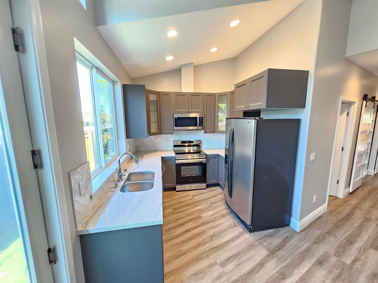 2711 Jefferson Ave - Photo 2 of 14