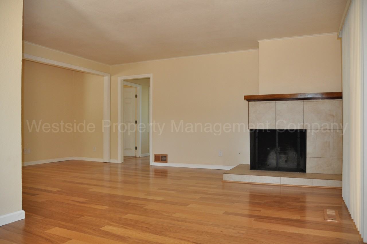 616 Hollingsworth Drive - Photo 3 of 14