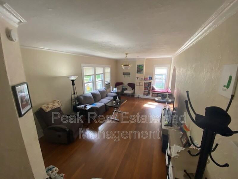 600 Pleasant St Se - Photo 2 of 11