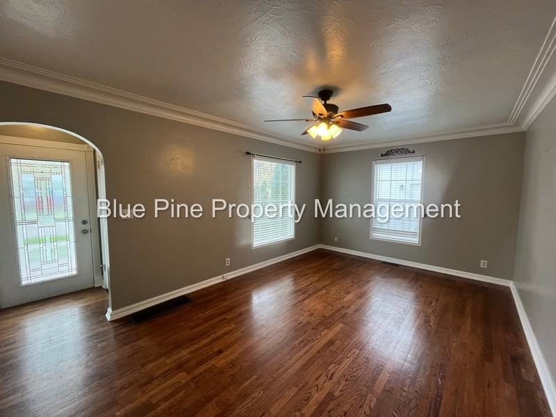 745 S Higbee Ave - Photo 4 of 24