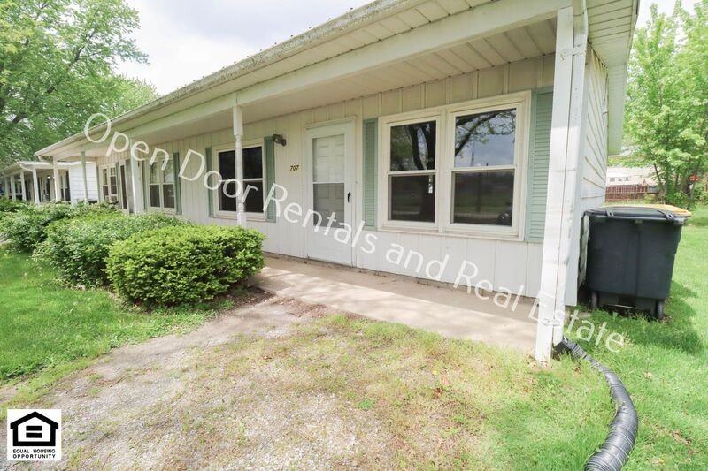 707 Lake Ave - Photo 2 of 11
