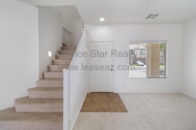 1554 E Elgin St - Photo 3 of 27