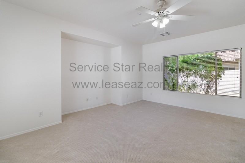 1554 E Elgin St - Photo 4 of 27