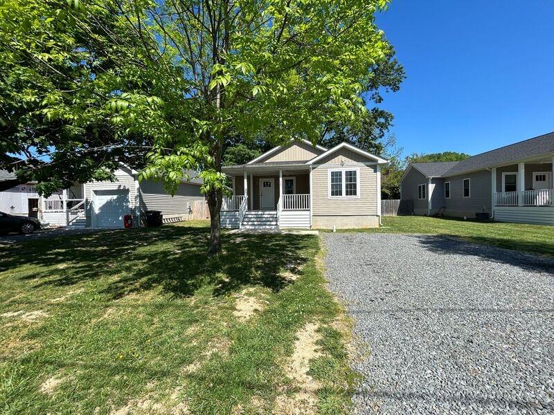 107 1st St - Photo 2 of 35