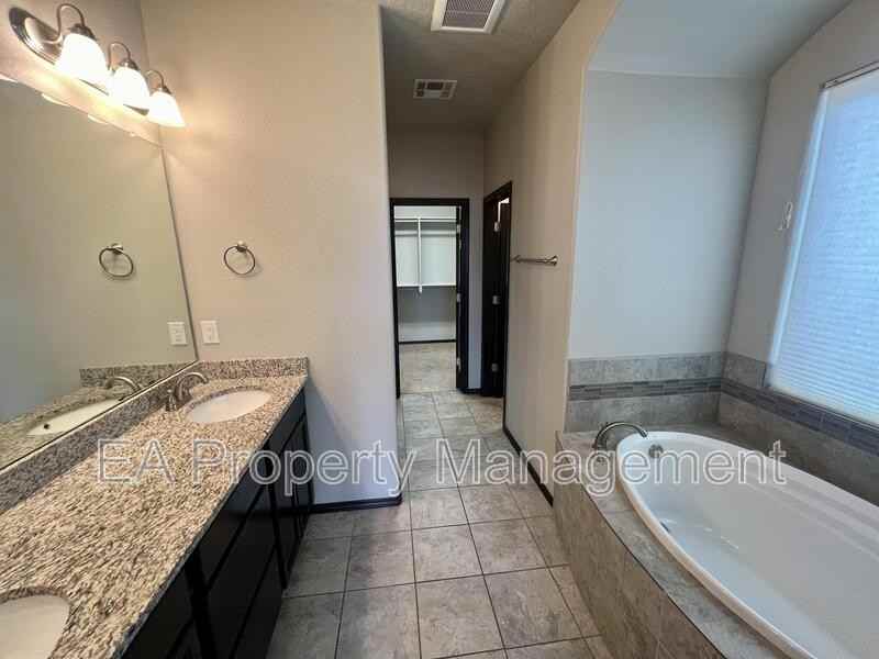 7215 Valle Jardin Ln Nw - Photo 5 of 13