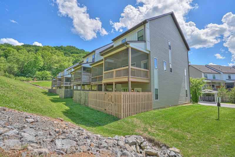 175 Stonecrest Dr - Photo 2 of 10