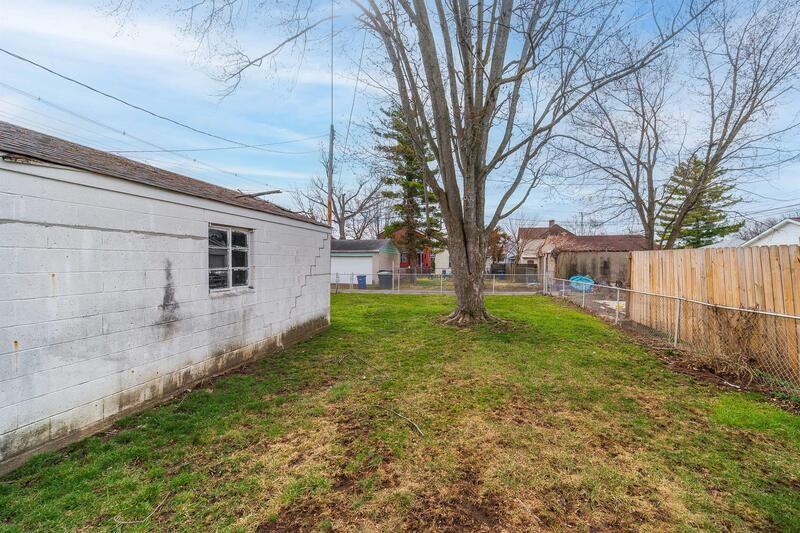 1611 Walsh Ave - Photo 3 of 22