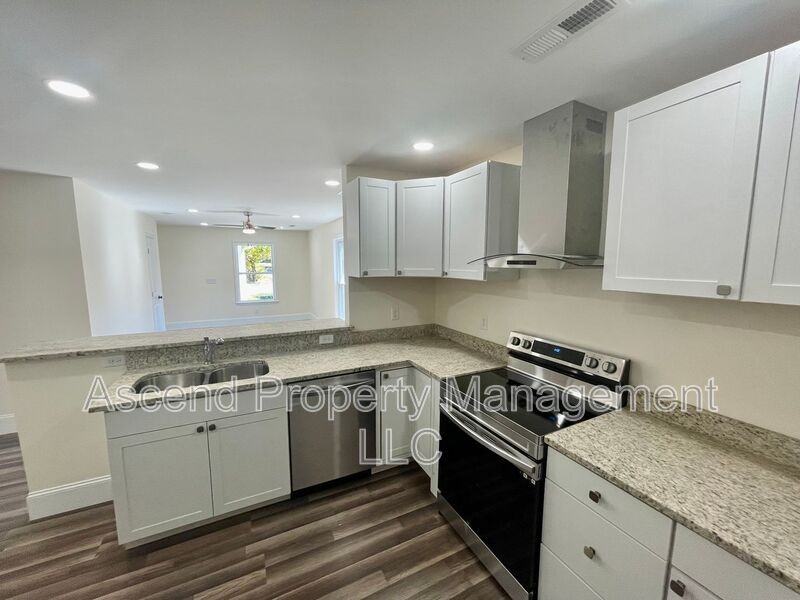 729 Henderson Ave - Photo 5 of 19