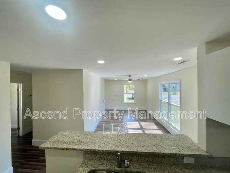 729 Henderson Ave - Photo 6 of 19